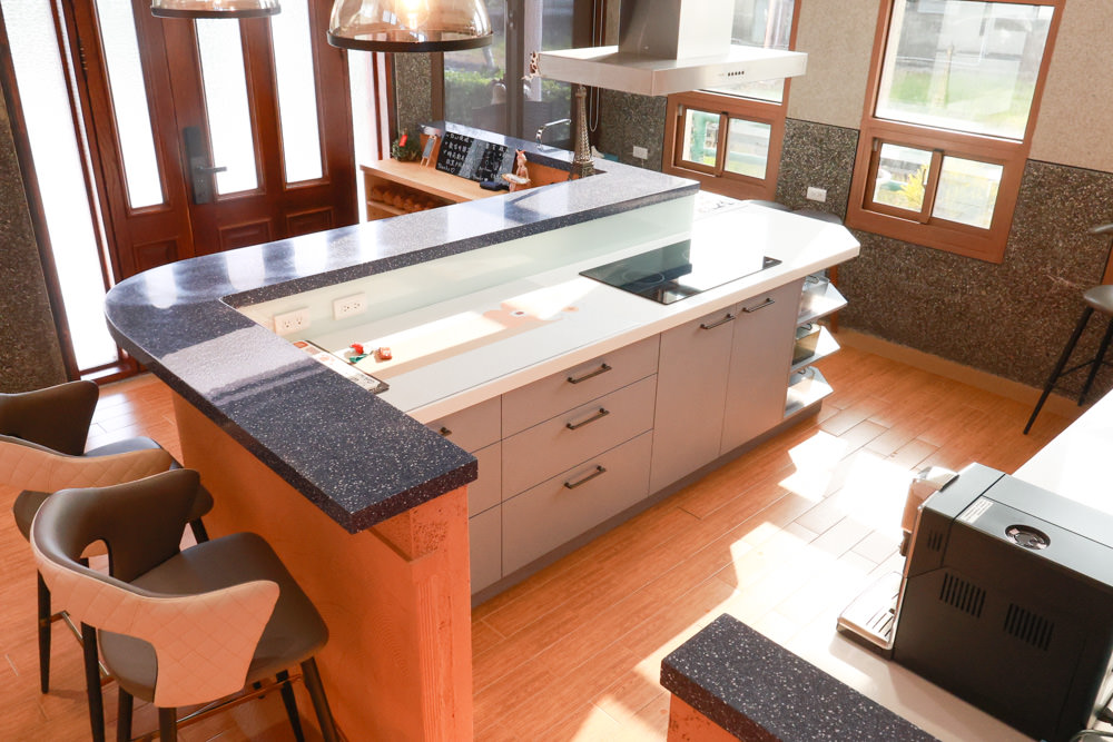 苗栗銅鑼99之6莊園包棟民宿｜充滿異國風情的寵物友善民宿、大草皮、樹屋、BBQ涼亭烤肉區