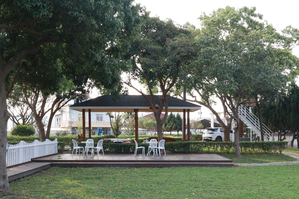 苗栗銅鑼99之6莊園包棟民宿｜充滿異國風情的寵物友善民宿、大草皮、樹屋、BBQ涼亭烤肉區