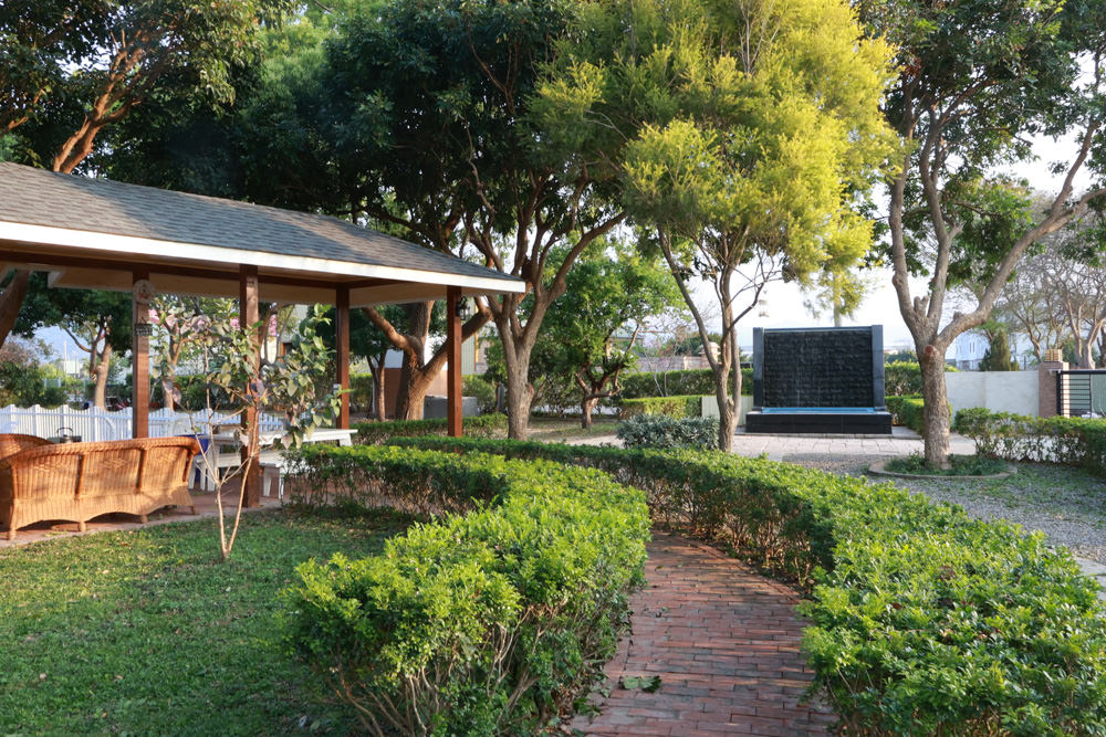 苗栗銅鑼99之6莊園包棟民宿｜充滿異國風情的寵物友善民宿、大草皮、樹屋、BBQ涼亭烤肉區