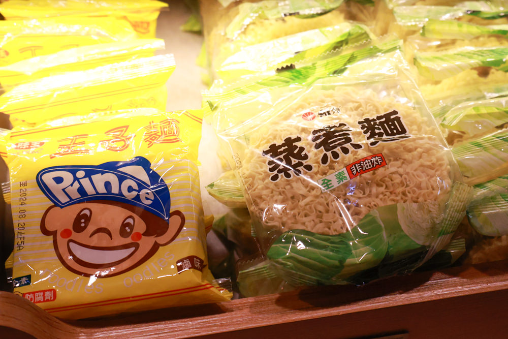 宜蘭美食｜麻辣囍室。宜蘭火鍋吃到飽、宮廷風和牛麻辣鴛鴦鍋、寵物友善餐廳、免費招待毛孩肉肉餐點