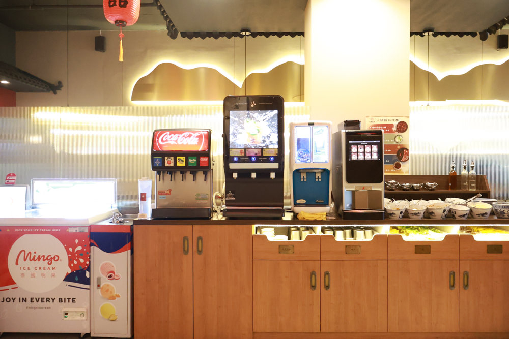 宜蘭美食｜麻辣囍室。宜蘭火鍋吃到飽、宮廷風和牛麻辣鴛鴦鍋、寵物友善餐廳、免費招待毛孩肉肉餐點