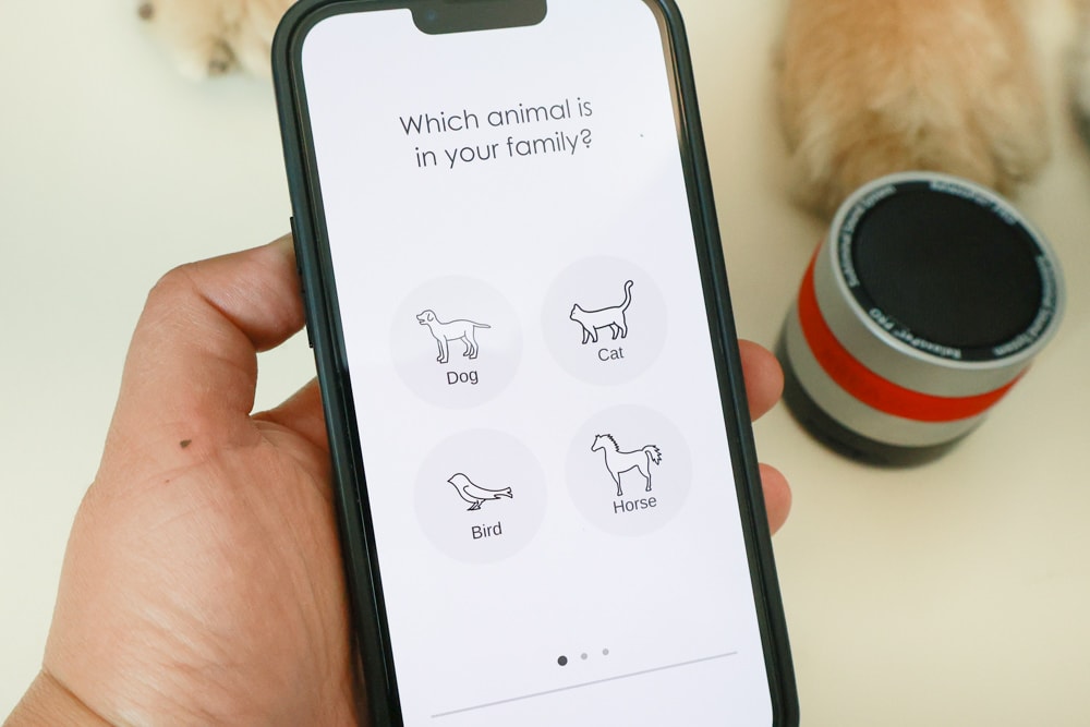 RelaxoPet pro 寵物安撫舒缓音響。自動監控環境音，幫助寵物情緒放鬆、減緩壓力、降低焦慮