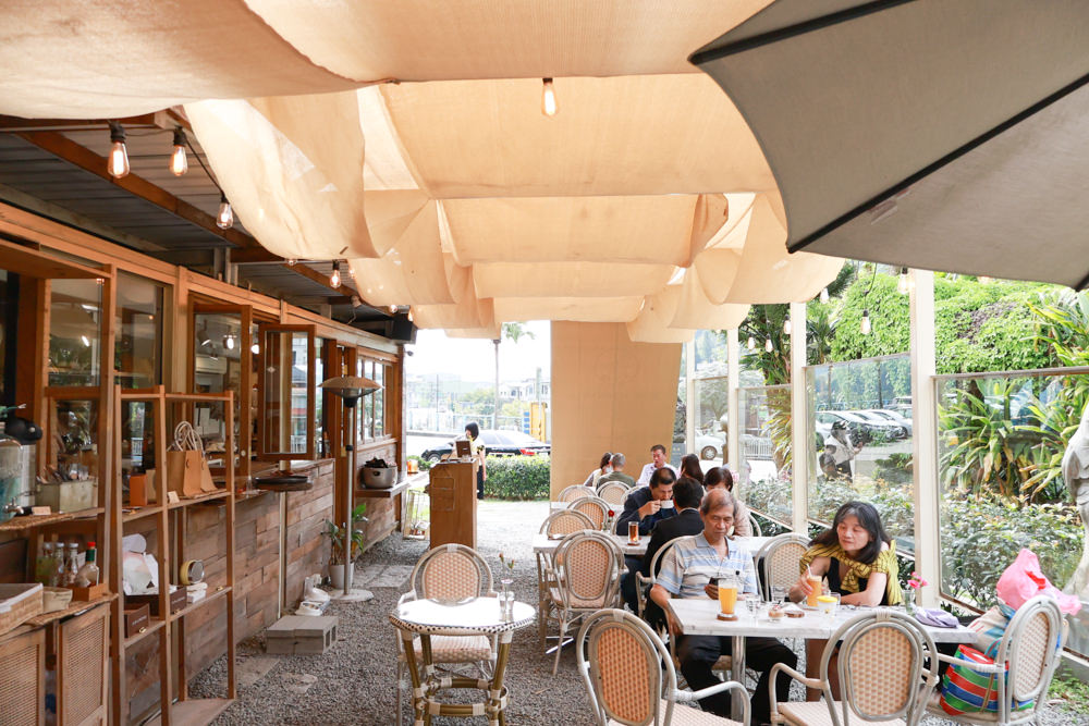 坪林美食|心茶合一TeaFlow坪林店。寵物友善、在茶園中享受早午餐、森林系咖啡廳、坪林景觀餐廳 - 第6張圖 坪林美食|心茶合一TeaFlow坪林店。寵物友善、在茶園中享受早午餐、森林系咖啡廳、坪林景觀餐廳