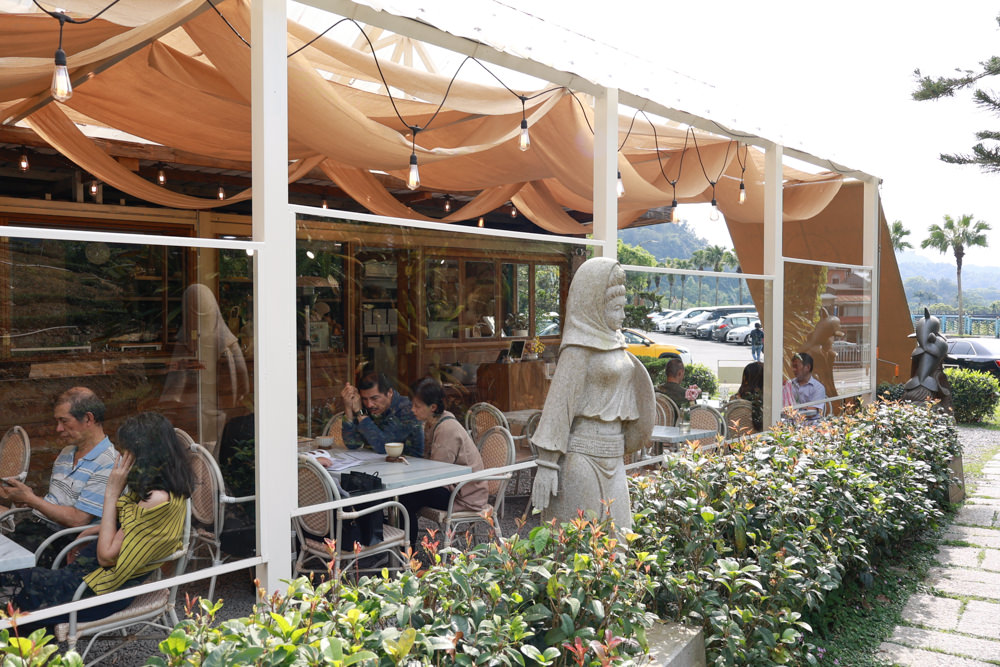坪林美食|心茶合一TeaFlow坪林店。寵物友善、在茶園中享受早午餐、森林系咖啡廳、坪林景觀餐廳 - 第8張圖 坪林美食|心茶合一TeaFlow坪林店。寵物友善、在茶園中享受早午餐、森林系咖啡廳、坪林景觀餐廳