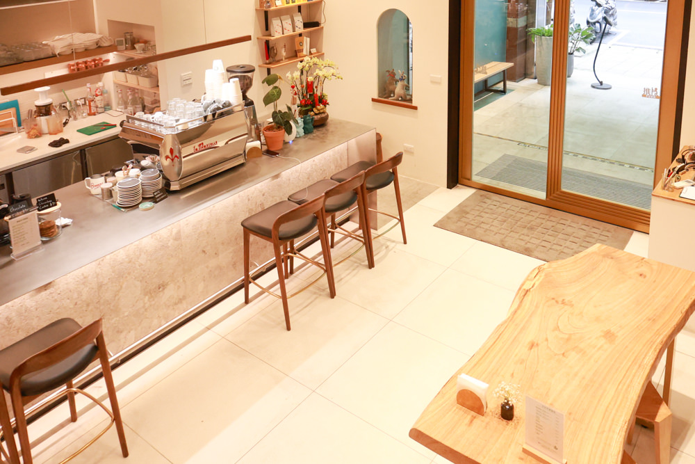 新店美食｜YARRA Cafe 澳式早午餐。寵物友善餐廳、新店咖啡廳、捷運小碧潭站、可以預訂寵物餐