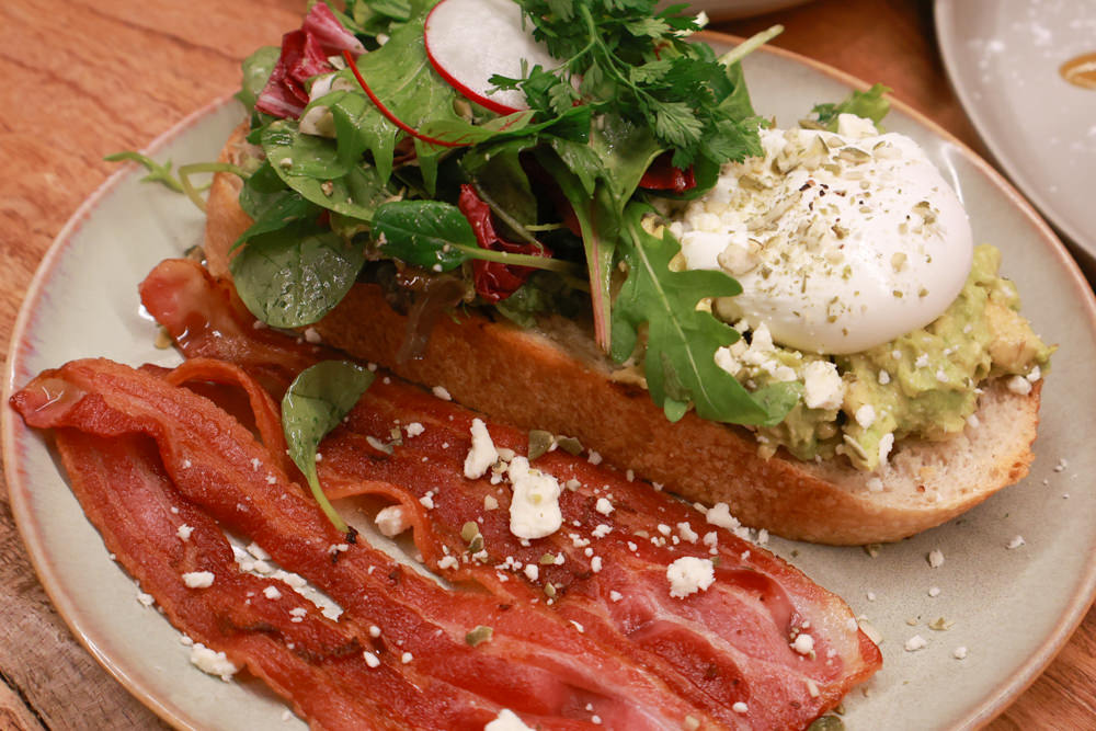 新店美食｜YARRA Cafe 澳式早午餐。寵物友善餐廳、新店咖啡廳、捷運小碧潭站、可以預訂寵物餐