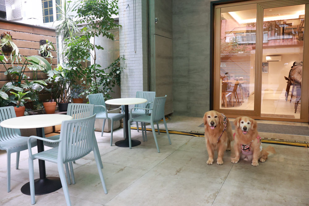 新店美食｜YARRA Cafe 澳式早午餐。寵物友善餐廳、新店咖啡廳、捷運小碧潭站、可以預訂寵物餐