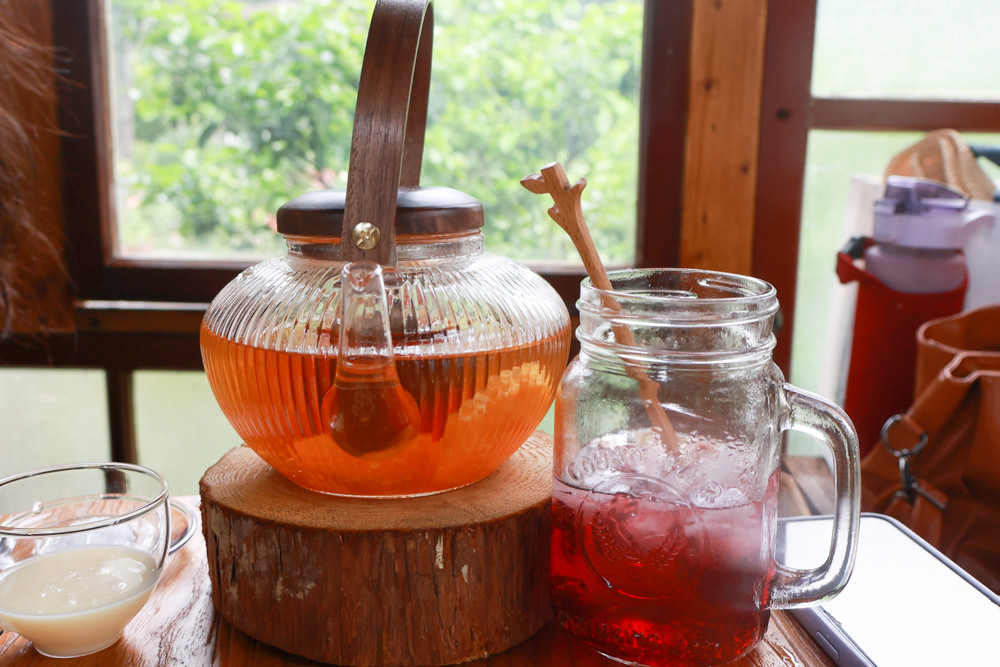 桃園龍潭咖啡廳|青山吉田。橘子園中的秘境廢墟風咖啡廳、寵物友善餐廳、預約制、桃園龍潭景點、冬天還有圍爐煮茶烤橘子 - 第24張圖 桃園龍潭咖啡廳|青山吉田。橘子園中的秘境廢墟風咖啡廳、寵物友善餐廳、預約制、桃園龍潭景點、冬天還有圍爐煮茶烤橘子