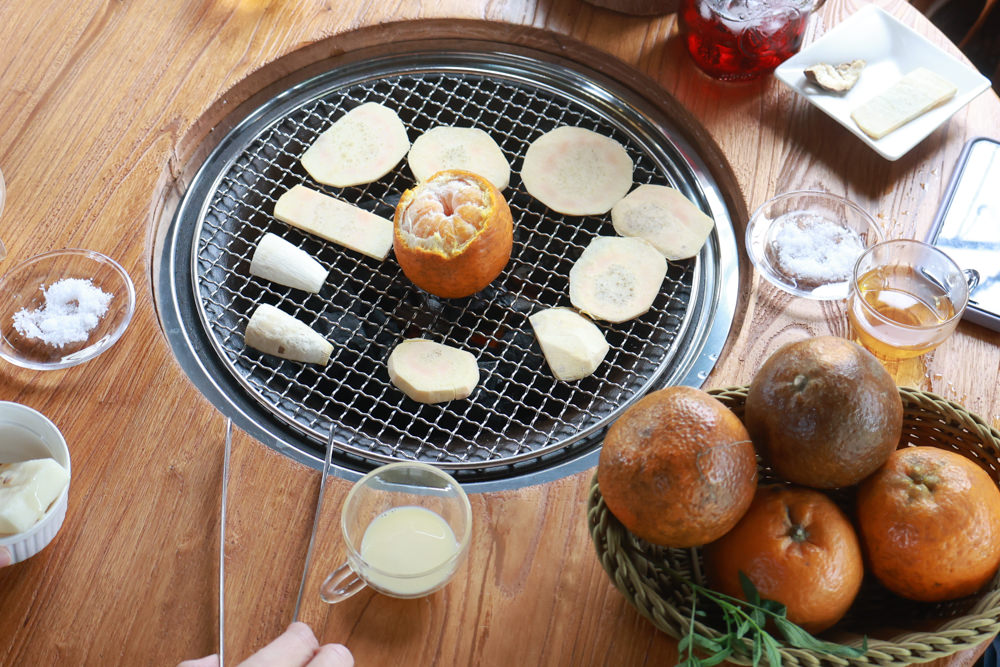 桃園龍潭咖啡廳|青山吉田。橘子園中的秘境廢墟風咖啡廳、寵物友善餐廳、預約制、桃園龍潭景點、冬天還有圍爐煮茶烤橘子 - 第21張圖 桃園龍潭咖啡廳|青山吉田。橘子園中的秘境廢墟風咖啡廳、寵物友善餐廳、預約制、桃園龍潭景點、冬天還有圍爐煮茶烤橘子