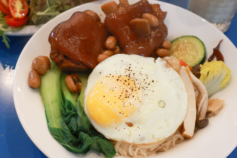 好運站Haooyun Station｜萬華美食、台北寵物友善餐廳、韓系咖啡廳早午餐、冰花煎餃、豬腳飯