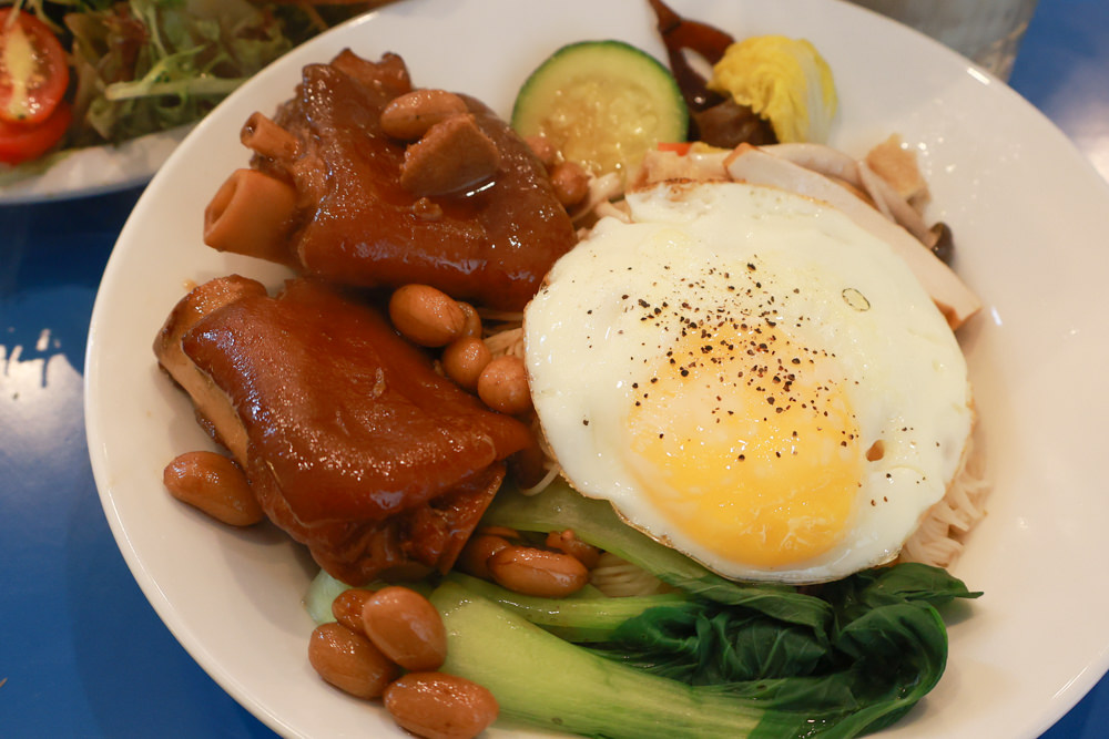 好運站Haooyun Station｜萬華美食、台北寵物友善餐廳、韓系咖啡廳早午餐、冰花煎餃、豬腳飯