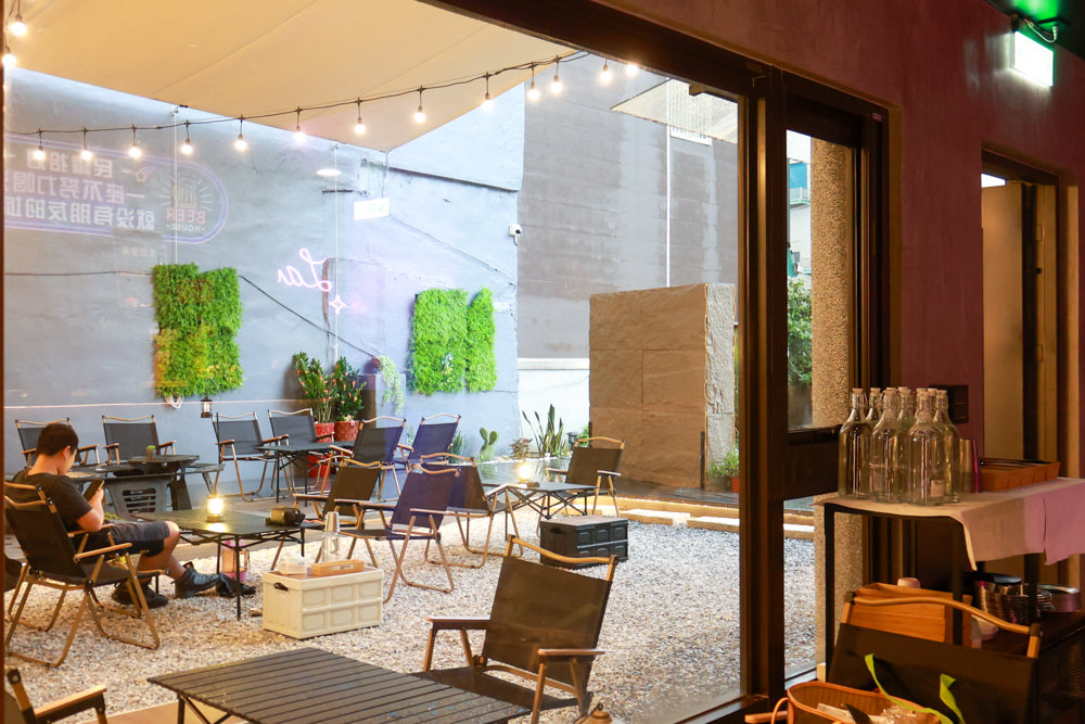 桃園蘆竹美食｜民權拾酒。野奢露營風餐酒館、寵物友善餐廳、專屬KTV包廂、桃園餐酒館、露營風酒吧