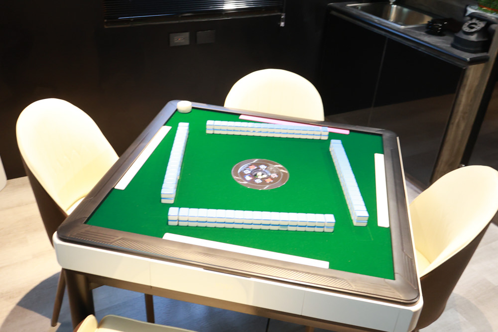 桃園蘆竹美食｜民權拾酒。野奢露營風餐酒館、寵物友善餐廳、專屬KTV包廂、桃園餐酒館、露營風酒吧