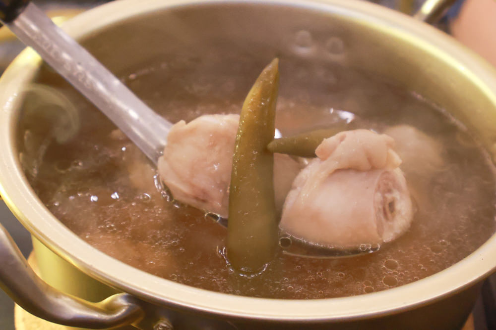 桃園蘆竹美食｜民權拾酒。野奢露營風餐酒館、寵物友善餐廳、專屬KTV包廂、桃園餐酒館、露營風酒吧