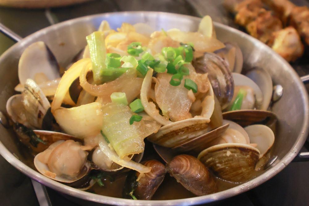 桃園蘆竹美食｜民權拾酒。野奢露營風餐酒館、寵物友善餐廳、專屬KTV包廂、桃園餐酒館、露營風酒吧