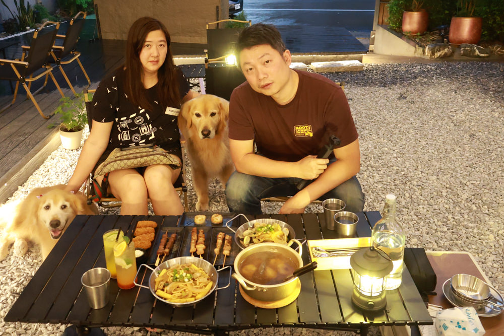 桃園蘆竹美食｜民權拾酒。野奢露營風餐酒館、寵物友善餐廳、專屬KTV包廂、桃園餐酒館、露營風酒吧