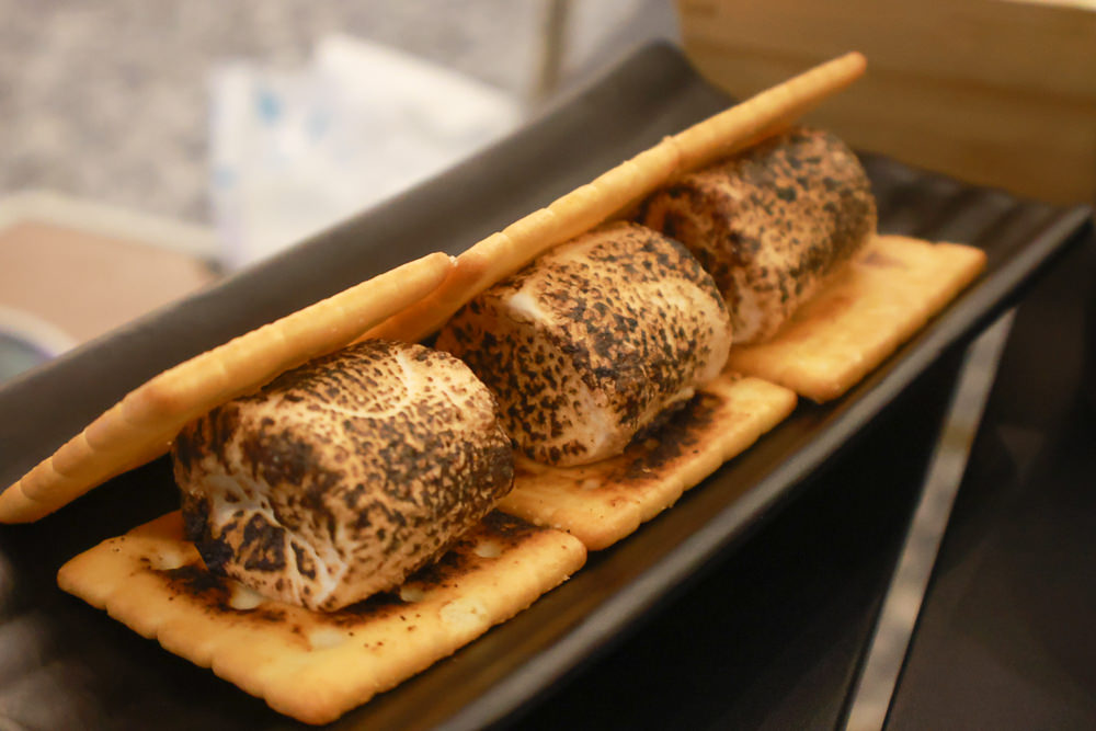 桃園蘆竹美食｜民權拾酒。野奢露營風餐酒館、寵物友善餐廳、專屬KTV包廂、桃園餐酒館、露營風酒吧