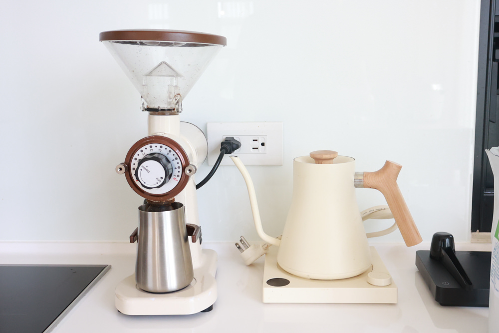 宜蘭三星寵物友善民宿｜根本家民宿。宜蘭包棟民宿、獨棟農舍、大草皮  小K咖啡民宿