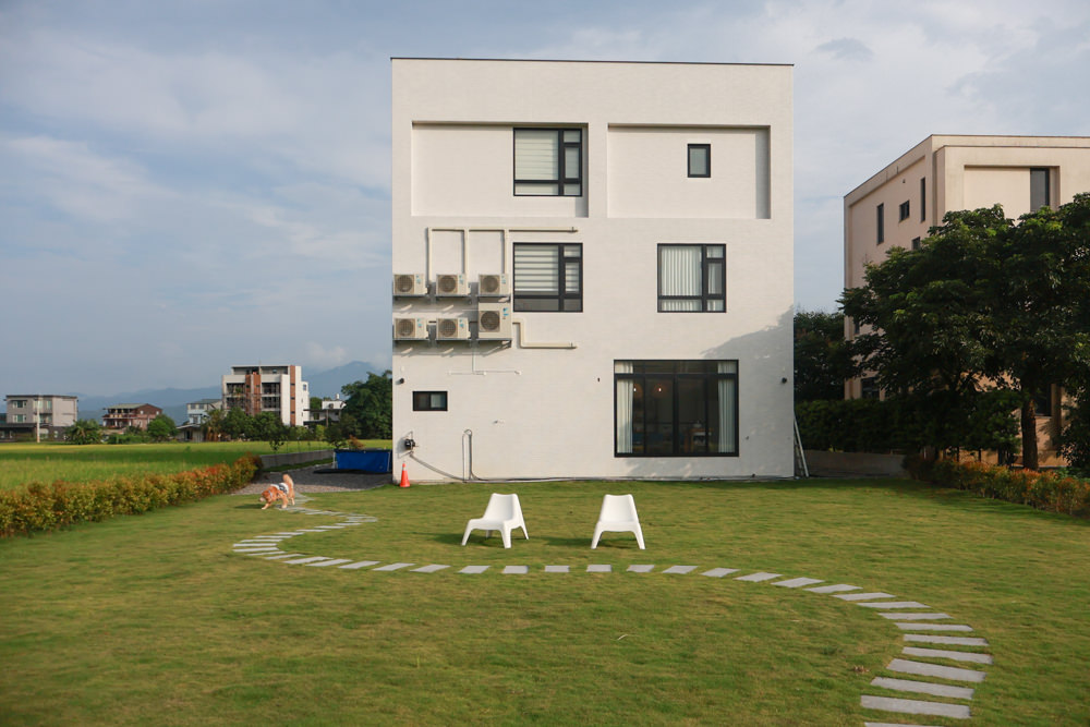 宜蘭三星寵物友善民宿｜根本家民宿。宜蘭包棟民宿、獨棟農舍、大草皮  小K咖啡民宿