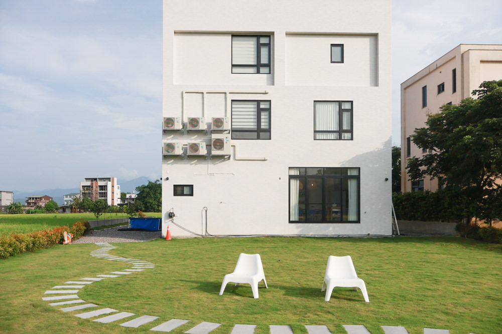 宜蘭三星寵物友善民宿｜根本家民宿。宜蘭包棟民宿、獨棟農舍、大草皮  小K咖啡民宿