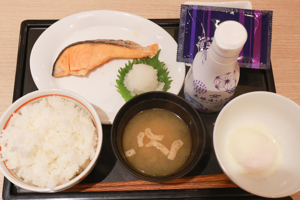 東京池袋住宿｜池袋站百夫長飯店 Centurion Hotel Ikebukuro。JR池袋站東口三分鐘、Denny’s早餐