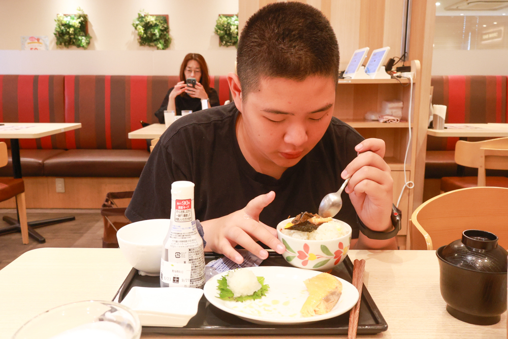 東京池袋住宿｜池袋站百夫長飯店 Centurion Hotel Ikebukuro。JR池袋站東口三分鐘、Denny’s早餐