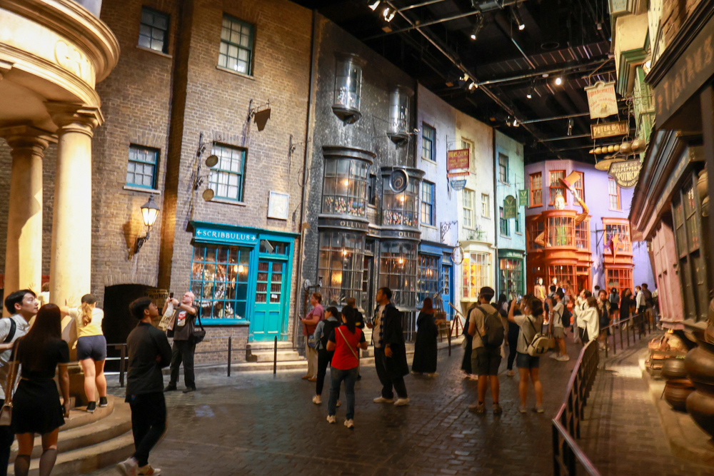 東京華納兄弟哈利波特影城全攻略｜東京波特影城門票、交通、設施場景、餐廳、法袍魔杖必買商品攻略