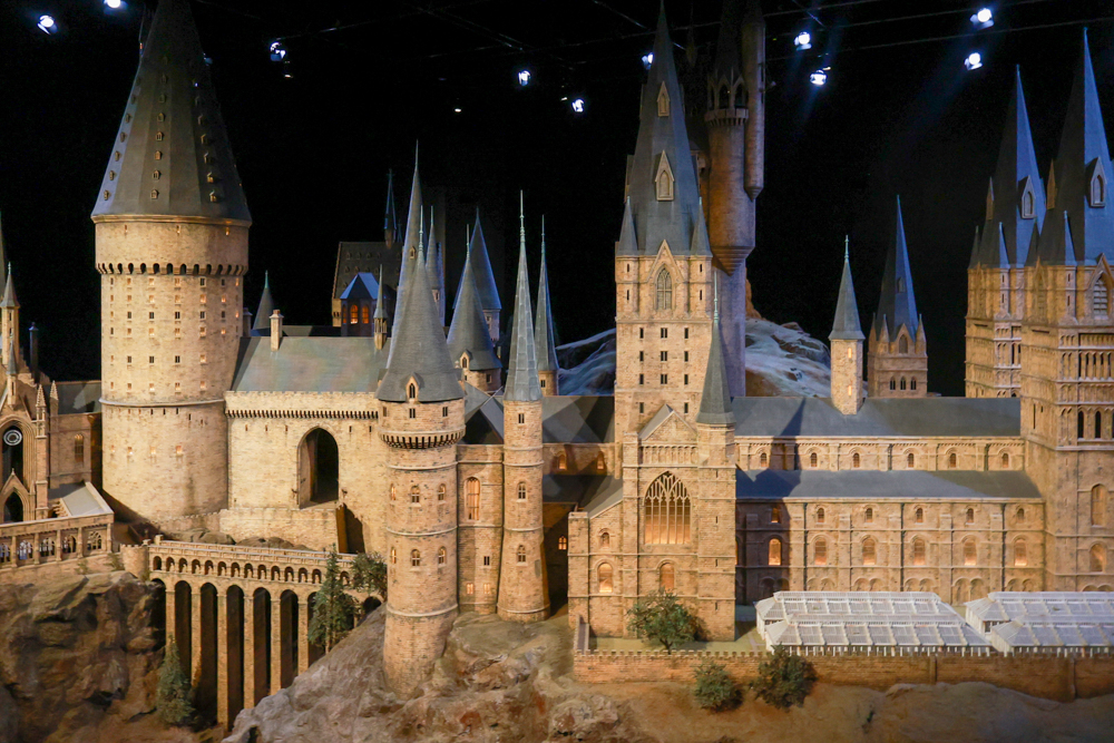 東京華納兄弟哈利波特影城全攻略｜東京波特影城門票、交通、設施場景、餐廳、法袍魔杖必買商品攻略