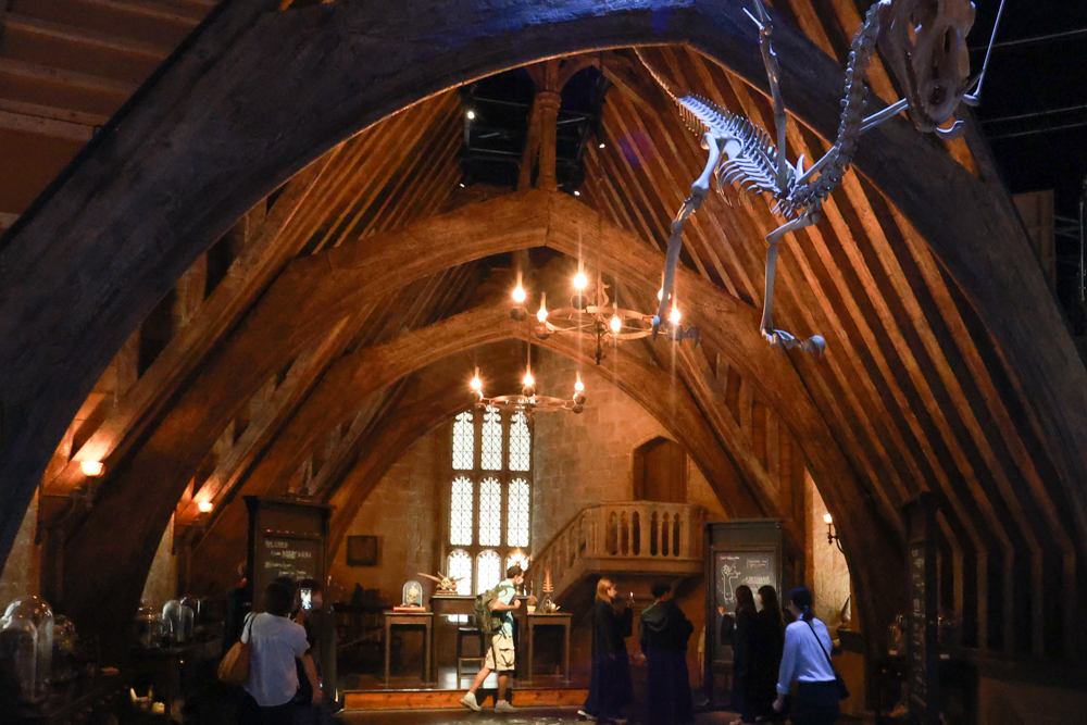 東京華納兄弟哈利波特影城全攻略｜東京波特影城門票、交通、設施場景、餐廳、法袍魔杖必買商品攻略