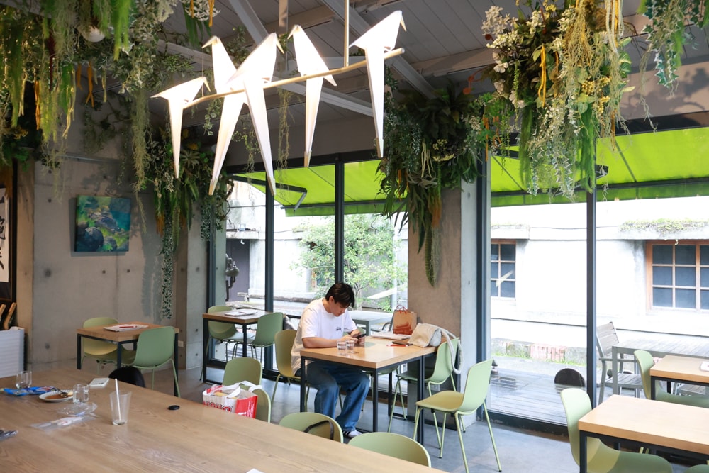 台北忠孝新生美食｜一碗來TaiwanMama。華山1914文化創意產業園區、寵物友善餐廳、家常乾拌麵