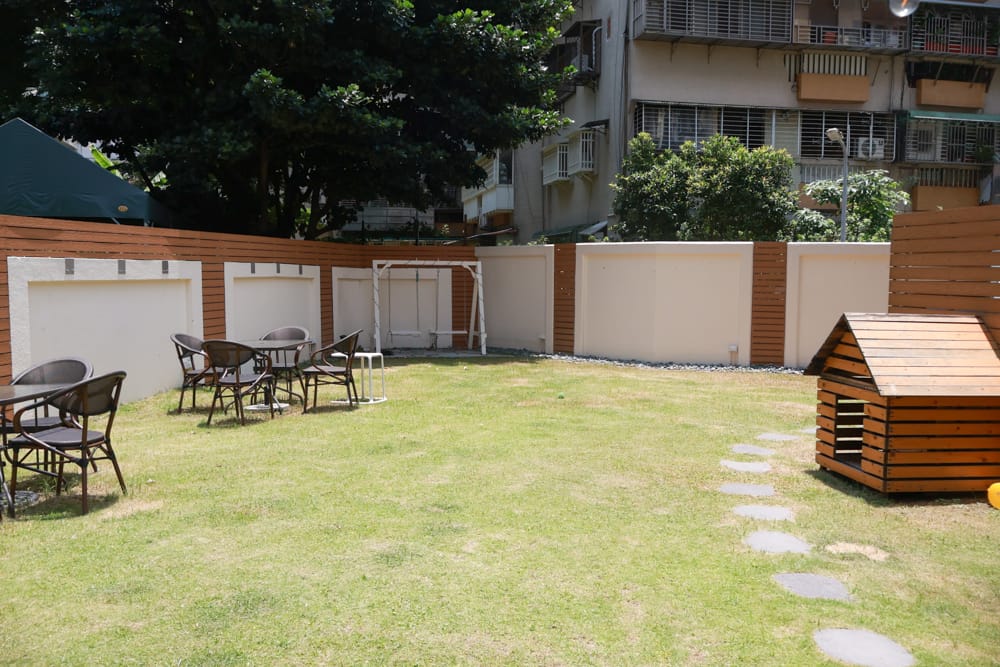 台北內湖美食｜其時Bistro小酒館。寵物友善餐廳、有圍籬綠意草皮、寵物鮮食餐點、日式和風餐點