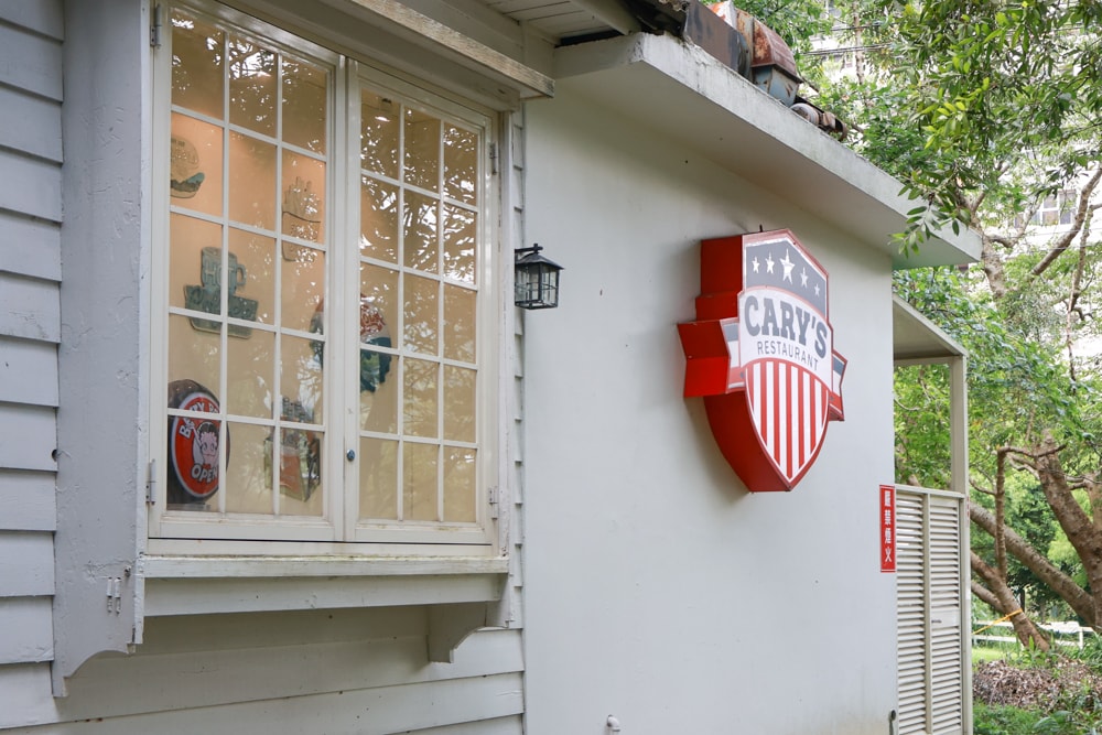 台北士林｜凱莉餐廳。陽明山美式餐廳、寵物友善餐廳、綠意大草皮、陽明山美軍宿舍餐廳、老媽炸雞超正點！！