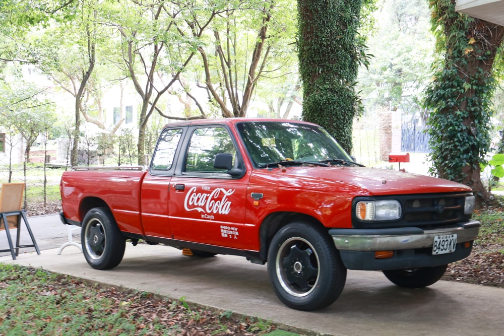 台北士林｜凱莉餐廳。陽明山美式餐廳、寵物友善餐廳、綠意大草皮、陽明山美軍宿舍餐廳、老媽炸雞超正點！！
