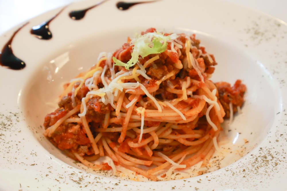 台北士林｜凱莉餐廳。陽明山美式餐廳、寵物友善餐廳、綠意大草皮、陽明山美軍宿舍餐廳、老媽炸雞超正點！！