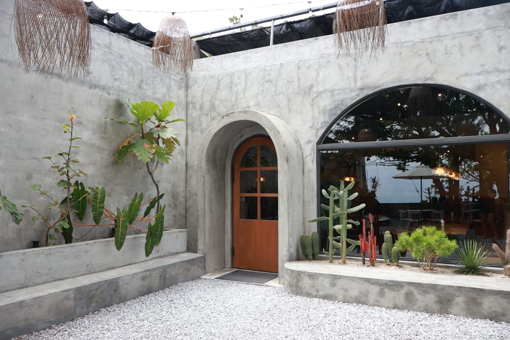 花蓮美食｜山下陳涼。精緻泰式料理、峇里島風海景餐廳、庭院用餐區可以攜帶寵物、東南亞特色料理