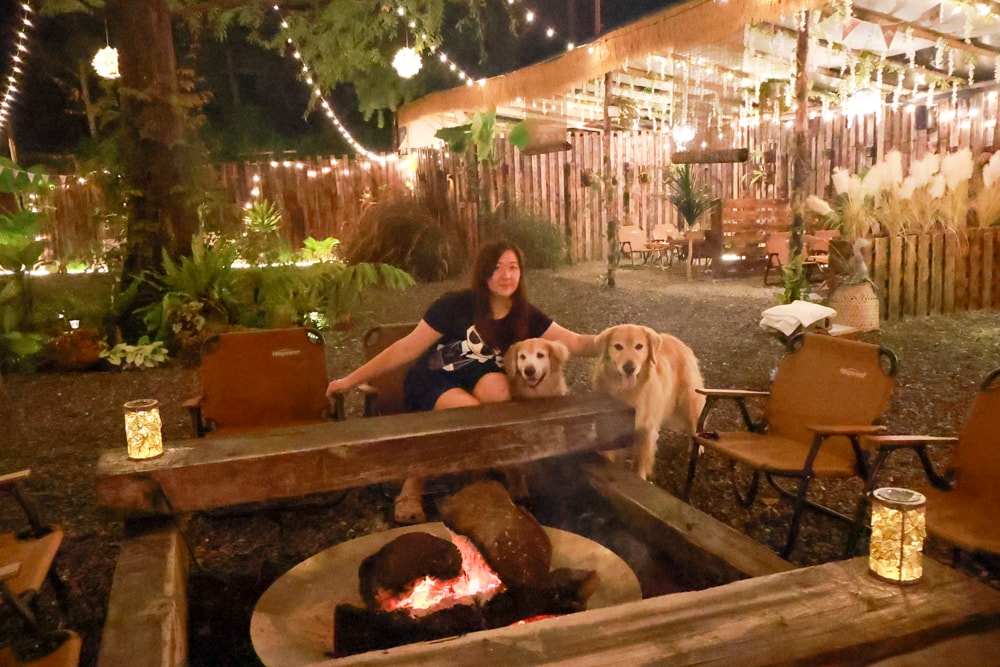 岸山 Anshan純木炭碳烤&生啤酒 Local BBQ & Beer。南投魚池日月潭美食、寵物友善餐廳、露營野餐風BBQ燒烤