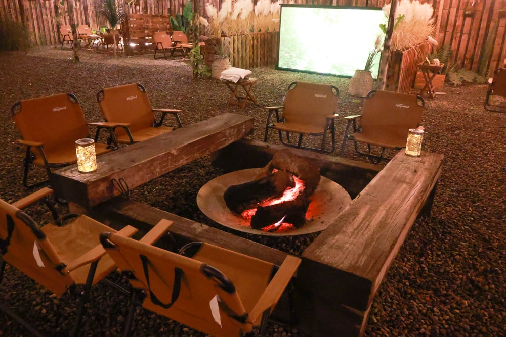 岸山 Anshan純木炭碳烤&生啤酒 Local BBQ & Beer。南投魚池日月潭美食、寵物友善餐廳、露營野餐風BBQ燒烤