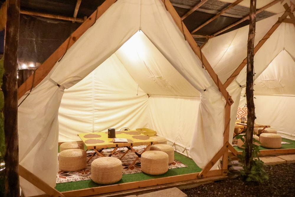 岸山 Anshan純木炭碳烤&生啤酒 Local BBQ & Beer。南投魚池日月潭美食、寵物友善餐廳、露營野餐風BBQ燒烤