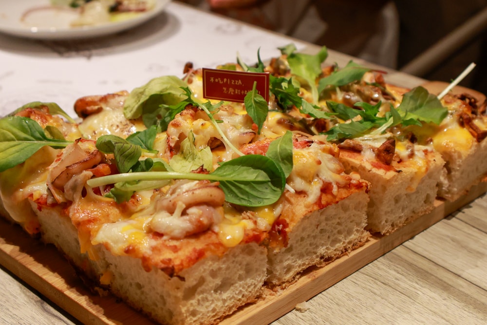 台北士林美食｜阿緹卡Pizza專賣店Antica58。陽明山美軍宿舍餐廳、寵物友善餐廳、草山小鎮、羅馬方形披薩