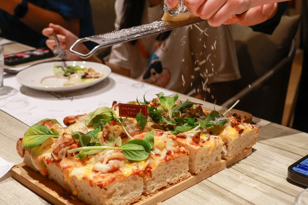 台北士林美食｜阿緹卡Pizza專賣店Antica58。陽明山美軍宿舍餐廳、寵物友善餐廳、草山小鎮、羅馬方形披薩