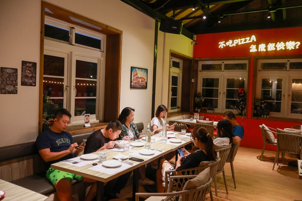 台北士林美食｜阿緹卡Pizza專賣店Antica58。陽明山美軍宿舍餐廳、寵物友善餐廳、草山小鎮、羅馬方形披薩