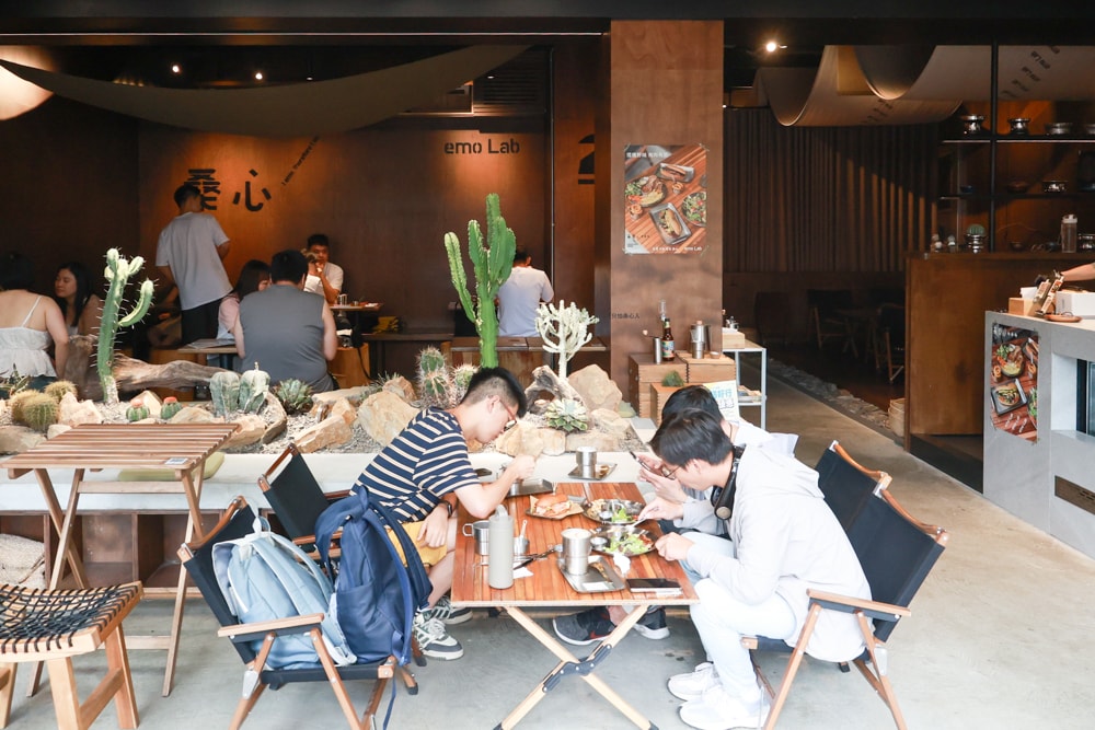 南投埔里｜桑心實驗室 emoLab。桑心合作社、山上山下集團、野奢露營風咖啡廳、寵物友善餐廳、南投桃米生態村