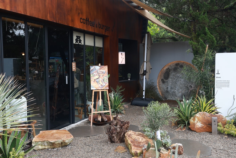 南投埔里｜桑心實驗室 emoLab。桑心合作社、山上山下集團、野奢露營風咖啡廳、寵物友善餐廳、南投桃米生態村