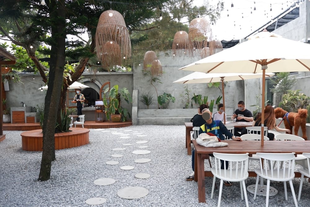 花蓮美食|山下陳涼。精緻泰式料理、峇里島風海景餐廳、庭院用餐區可以攜帶寵物、東南亞特色料理 - 第4張圖 花蓮美食|山下陳涼。精緻泰式料理、峇里島風海景餐廳、庭院用餐區可以攜帶寵物、東南亞特色料理