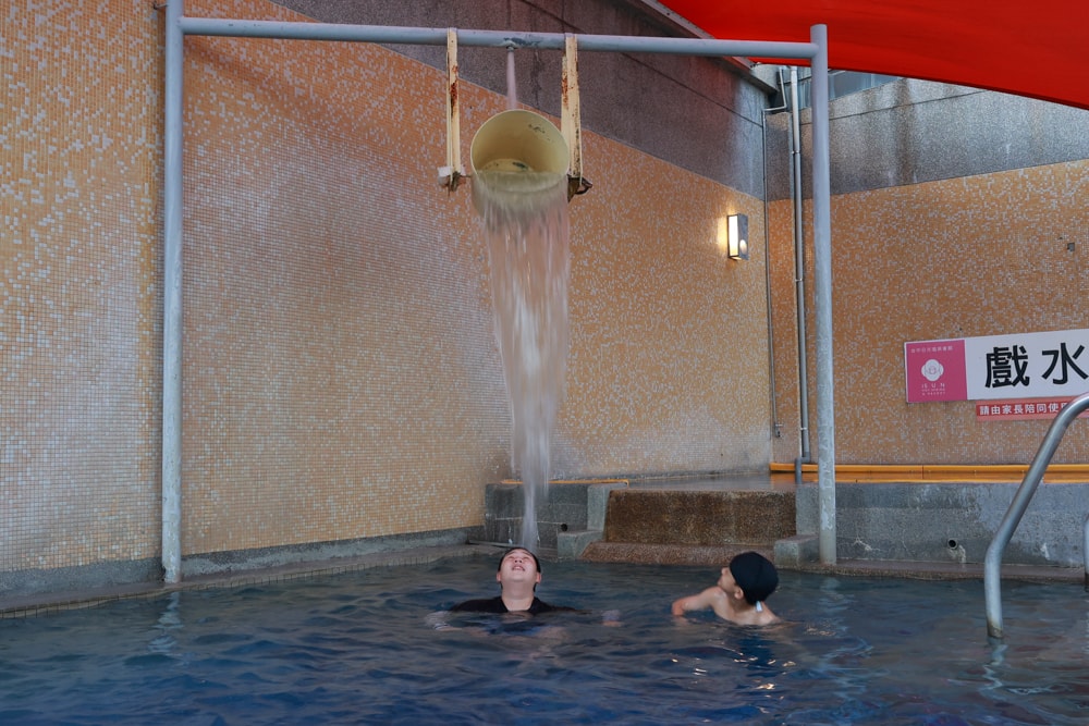 台中日光溫泉會館｜台中親子溫泉飯店首選。兒童遊戲室、溫水游泳池、SPA大眾溫泉池、露天風呂、親子客房