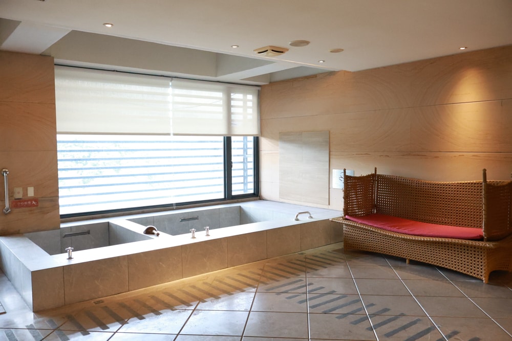 台中日光溫泉會館｜台中親子溫泉飯店首選。兒童遊戲室、溫水游泳池、SPA大眾溫泉池、露天風呂、親子客房