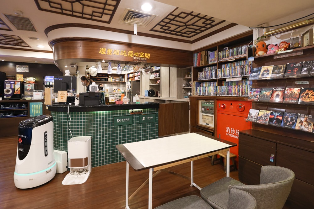 台北古亭|漫畫雜誌愛心空間 e書漫。寵物友善、24H、供餐飲、冷氣安靜包廂、飲料喝到飽 - 第4張圖 台北古亭|漫畫雜誌愛心空間 e書漫。寵物友善、24H、供餐飲、冷氣安靜包廂、飲料喝到飽