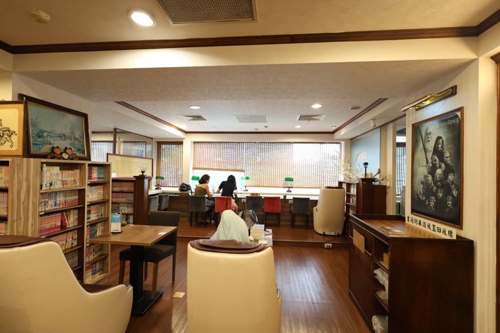 台北古亭|漫畫雜誌愛心空間 e書漫。寵物友善、24H、供餐飲、冷氣安靜包廂、飲料喝到飽 - 第16張圖 台北古亭|漫畫雜誌愛心空間 e書漫。寵物友善、24H、供餐飲、冷氣安靜包廂、飲料喝到飽