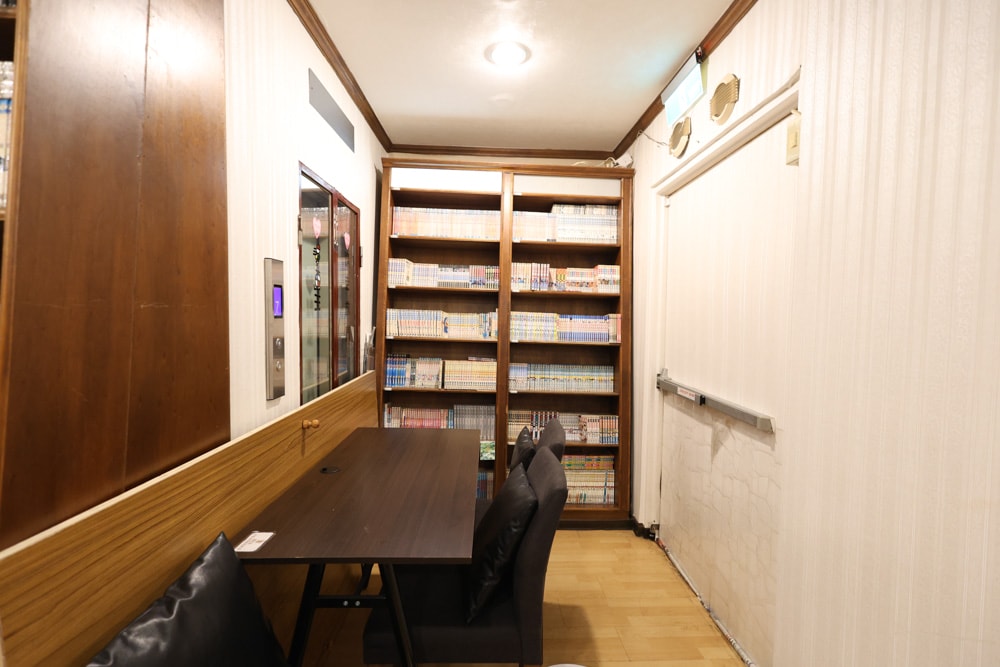 台北古亭|漫畫雜誌愛心空間 e書漫。寵物友善、24H、供餐飲、冷氣安靜包廂、飲料喝到飽 - 第11張圖 台北古亭|漫畫雜誌愛心空間 e書漫。寵物友善、24H、供餐飲、冷氣安靜包廂、飲料喝到飽