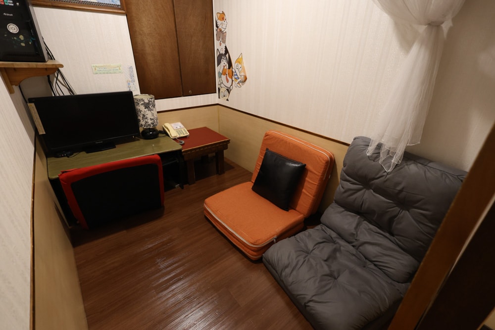 台北古亭|漫畫雜誌愛心空間 e書漫。寵物友善、24H、供餐飲、冷氣安靜包廂、飲料喝到飽 - 第12張圖 台北古亭|漫畫雜誌愛心空間 e書漫。寵物友善、24H、供餐飲、冷氣安靜包廂、飲料喝到飽